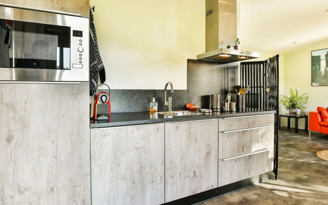 Fantastic Modern Vacation Home With Views