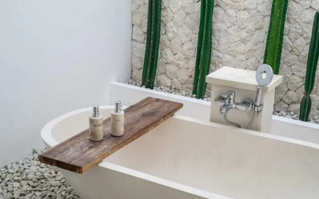 Amazing Jungle View Villa, 4 BR, Ubud With Staff