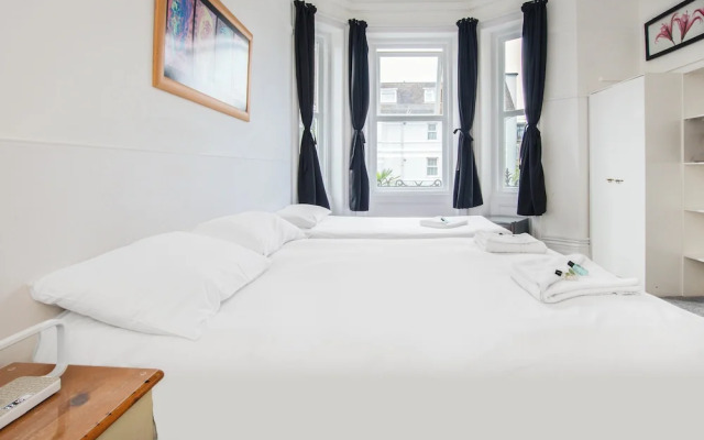 OYO The Lodge Bournemouth