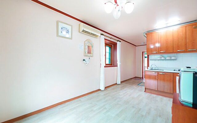 Hongcheon White House Pension