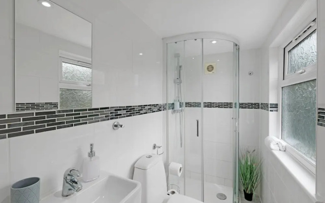 Stylish 4 Bedroom Home in Brightside Ave