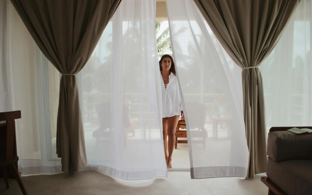 Noah Beach Hotel & Suites