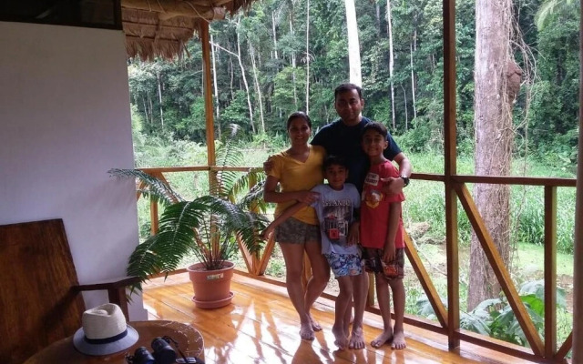 Tres Chimbadas Lake Lodge