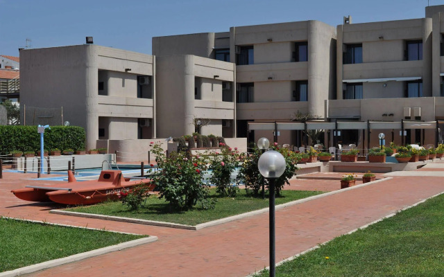 Cumeja Beach Club & Hotel