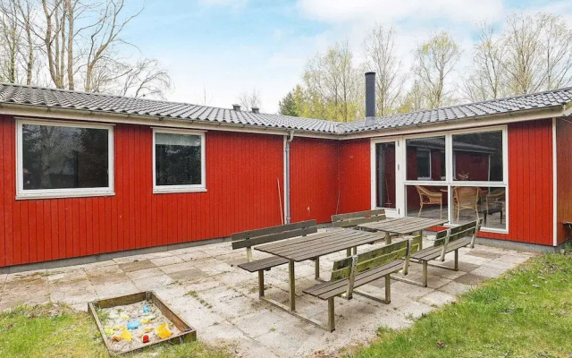 20 Person Holiday Home in Oster Assels
