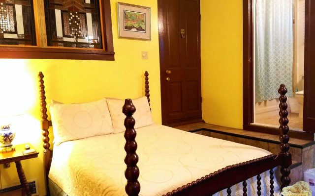 Lion's Inn Bed and Breakfast