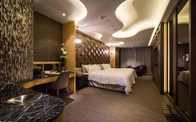 Uher Luxury Resort & Hotel