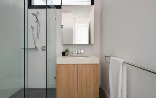 BOUTIQUE STAYS - Woodfin House