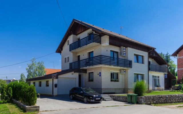 Rooms & apartments Karlo