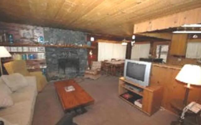 RedAwning Cabin #22B Bradleys Cabin