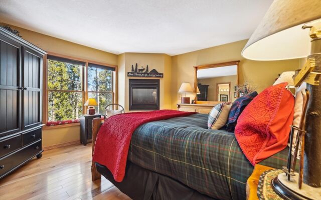 Wildwood Peaks 4 Bedroom Home by RedAwning