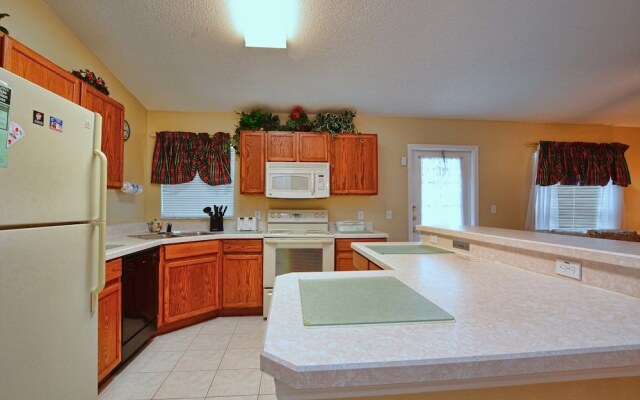 Greater Groves 3 Bedroom House w Pool - 5205GG