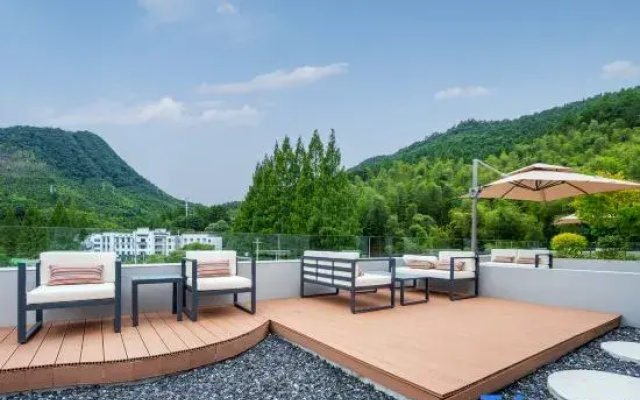 Huangshan Mountain and Lake Island Homestay