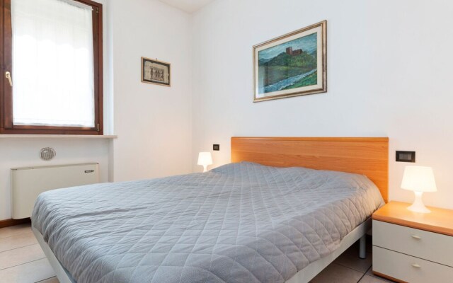 Vibrant Holiday Home in Lazise with Swimming Pool near 2 Lakes