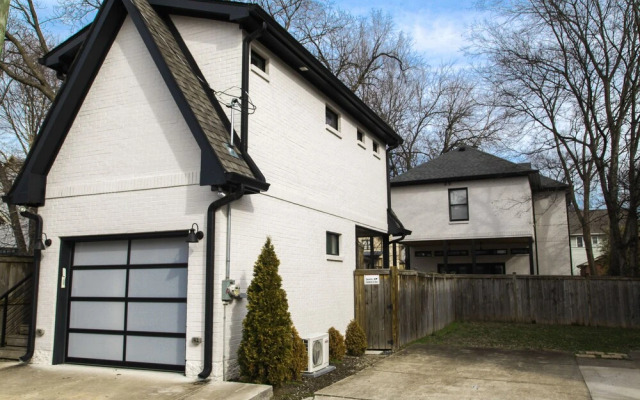 Nashville Sophistication Large Stylish Home + Private Studio!