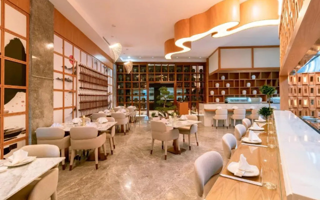 Holiday Inn Suites Kuwait Salmiya