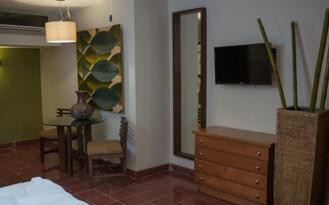 Suites Colonial