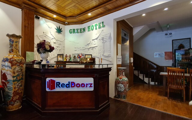 RedDoorz near Lotte Center Hanoi