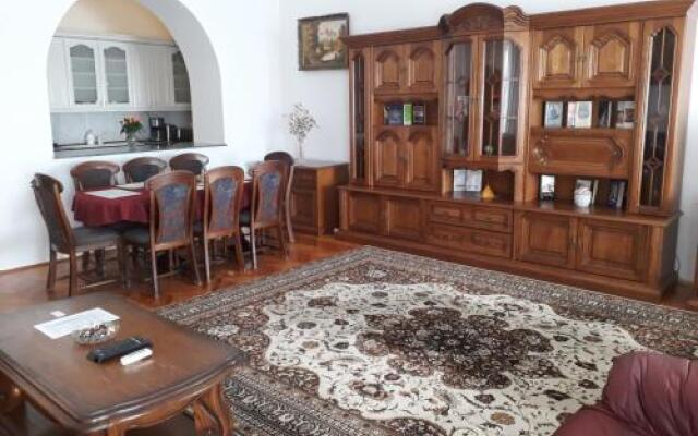 Piac Utcai Apartman 2