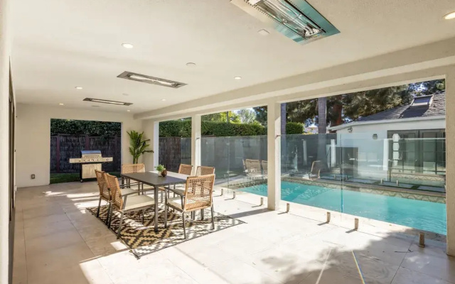 5 Bedroom Home with Pool & Guest House