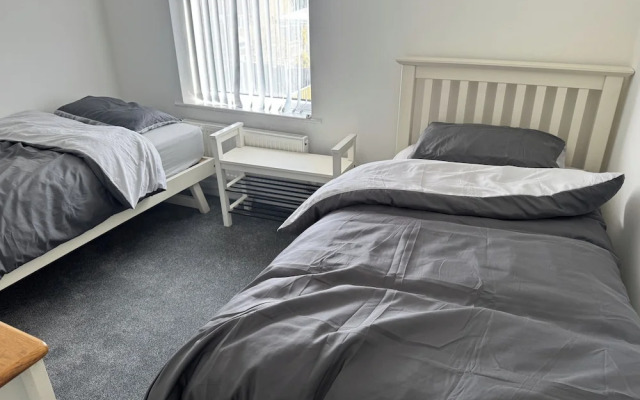 Knotty Ash - 3 Beds - Sleeps 6 - On-site Parking