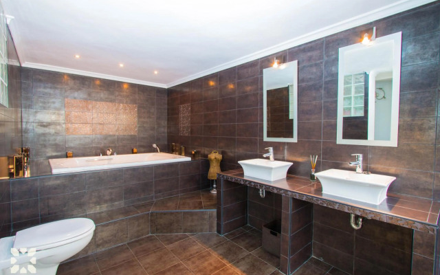 Villa Hugo 11 by Abahana Villas