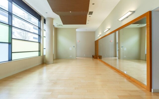 Convenient 2bdr 2BA Richmond Centre Condominium