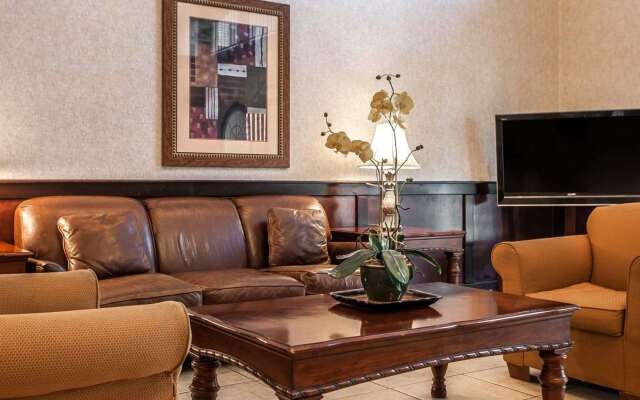 Comfort Suites East Brunswick - South River