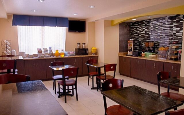 Super 8 by Wyndham Irving/DFW Apt/North