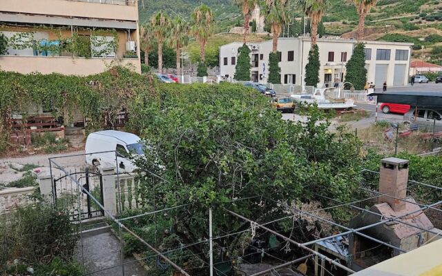 Inviting 1-bed Apartment in Komiža
