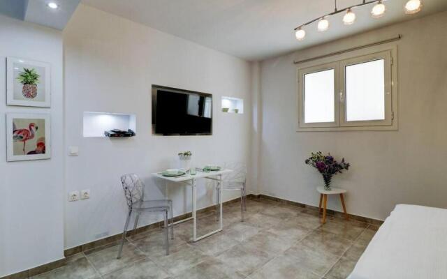 Green-Lux studio 2' from metro Petralona