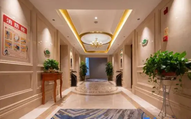 Vienna International Hotel (Changsha Shumuling Metro Station)