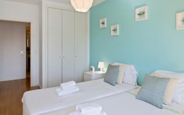 Stunning 2 Bed Apt, Sleeps 4 nr Entrecampos