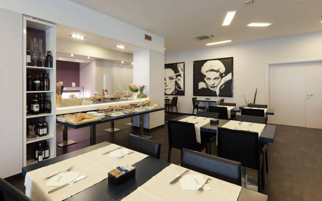 Holiday Inn Milan Nord Zara by IHG