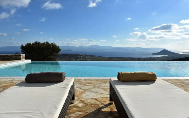 Villa Acqua · Gorgeous pool villa, stunning sea views, helipad!