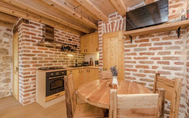 Cozy Holiday Home With Garden in Starigrad