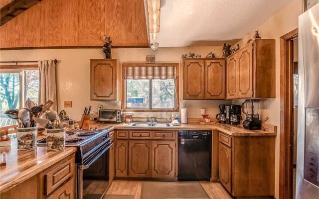 Mockingbird Cabin, 3 Bedrooms, Sleeps 8