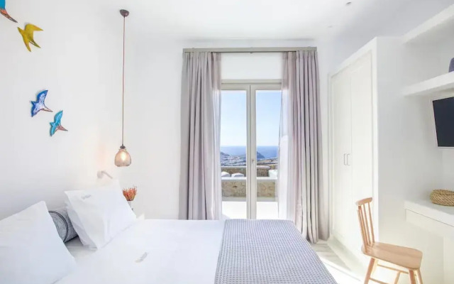 Nice Villa at Kalafatis Beach