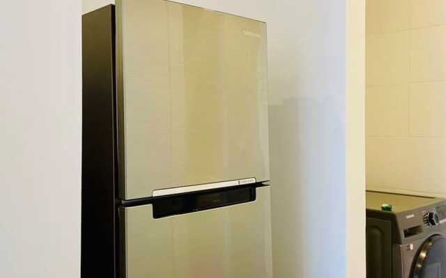 w Amazing 1BR With Balcony in Chico