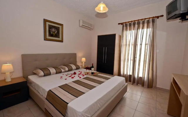 Oasis Deluxe Apartments