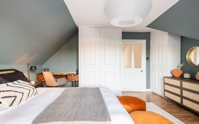 The Streatham Common - Modern & Bright 2BDR Apartment