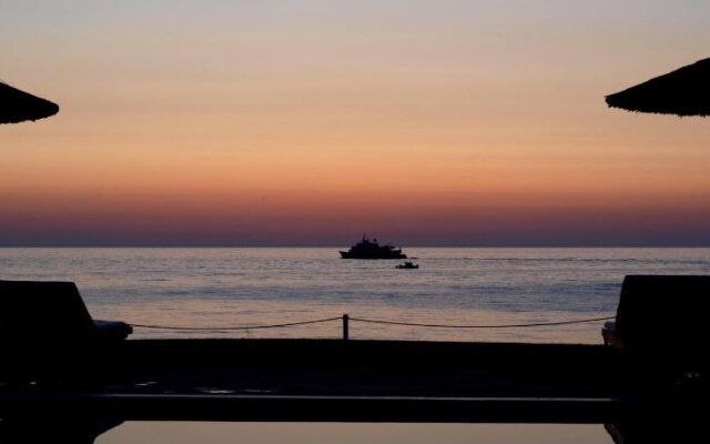 Kyparissia Blue Luxury Rooms & Suites