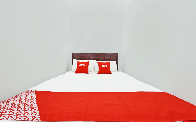 OYO 90572 J Hotel Masjid India