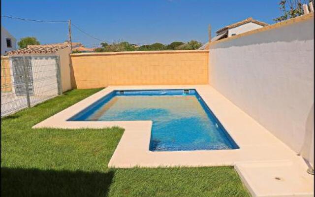 Bungalow en Conil con piscina