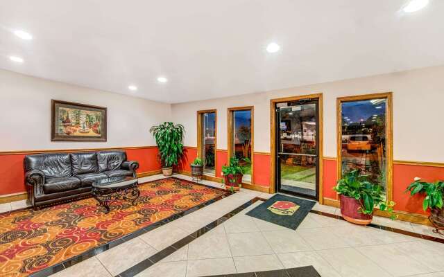 Super 8 by Wyndham McKinney/Plano Area