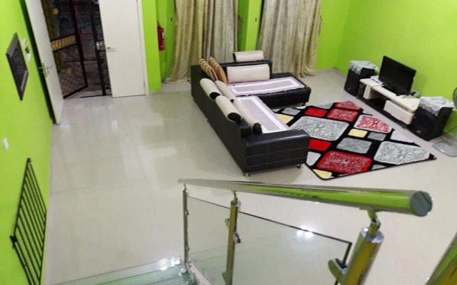 OYO 90215 Awani Homestay