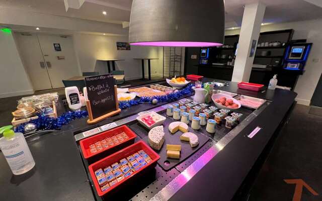 Hôtel, restaurant Kyriad Fréjus