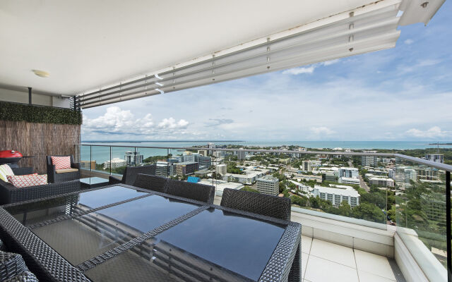 Darwin Executive Suites & FREE CAR