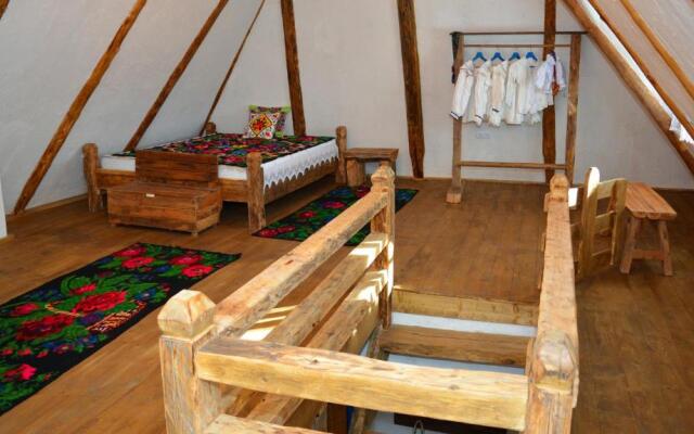 Casa Colț din Maramureș - Old Traditional House