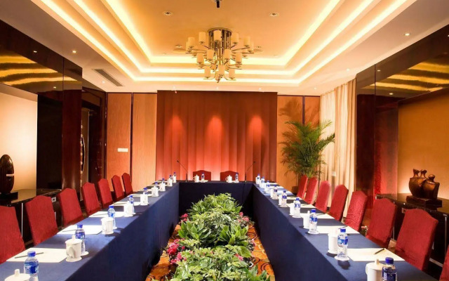 Huaqiao New Century Grand Hotel